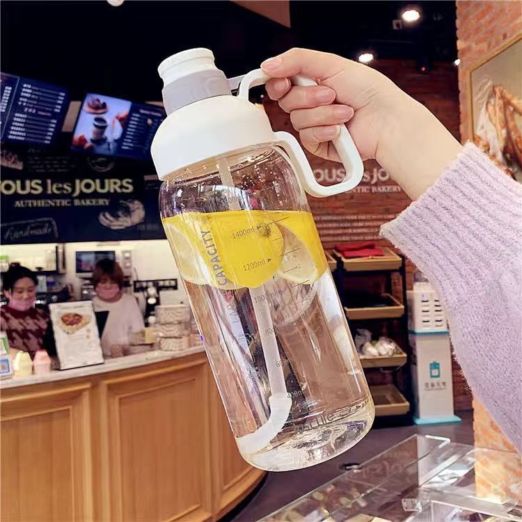 Ultra-large capacity portable sportswater cup transparent self-contained straw scale student hand bakingt life carrying cup