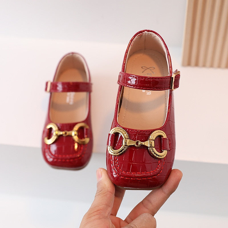 Girls Red Mary Janes 2022 Spring Children Fashion Spring Casual Retro with Metal Kids Retro Dress Shoes Shallow for Party